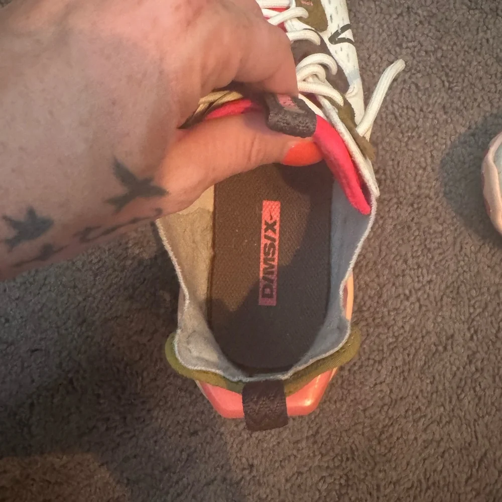 Nike Women’s Sneakers - Picture 10 of 11